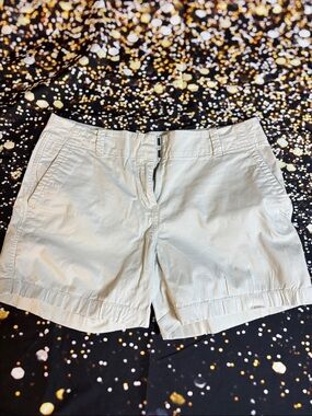 Vineyard Vines Women's Shorts — Light Tan (0031)
